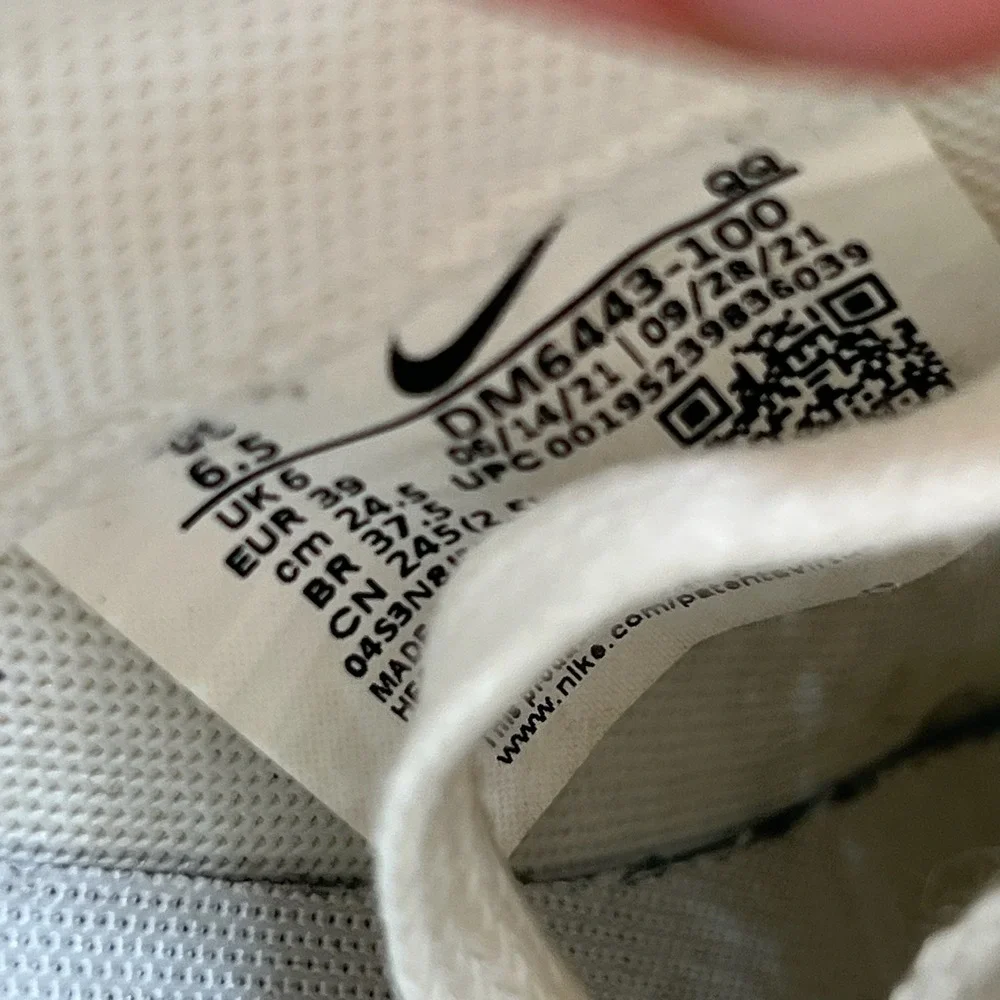 Nike Blazer Low x Sacai Men's Size 6.5 Women's 8 White Sail Shoes DM6443-100